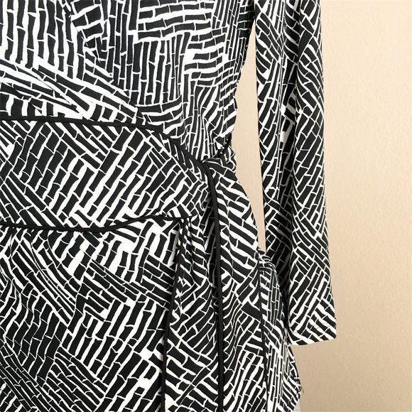 ANN TAYLOR Graphic Print Crossover Faux Wrap Top - Picture 4 of 9
